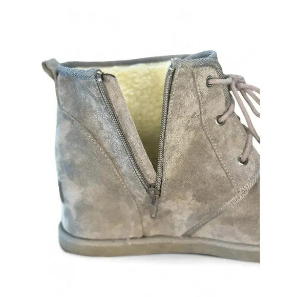 Dunes Karma Gray Faux Suede Faux Fur Booties Hidden Wedge Women's 11 - Picture 8 of 9